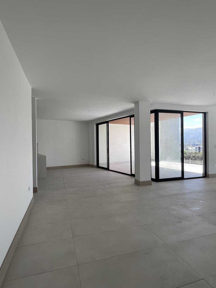 Scc. Venta Suite con Terraza Exclusiva en Cumbayá, Cerca de Todo — imagen 5