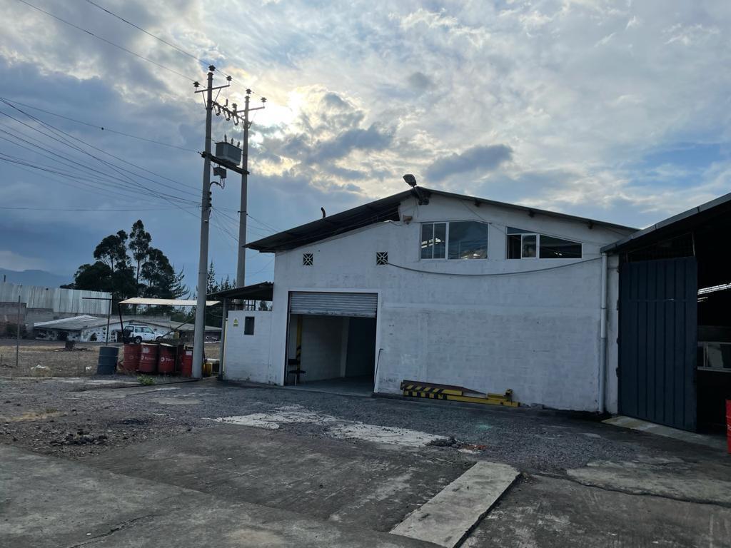 Mv - en Renta o Venta Terreno con Galpones, 5126 m² y 1366,94 m² de Construccion, Puembo — imagen 3