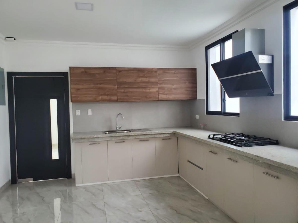 Casa de Venta en La Urbanización Condado de Vicolinci, Diseño Contemporaneo, Guayas — imagen 5