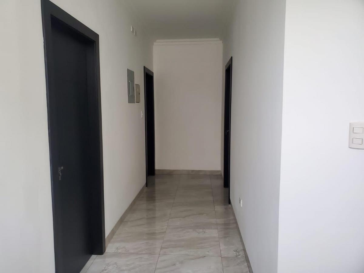 Casa de Venta en La Urbanización Condado de Vicolinci, Diseño Contemporaneo, Guayas — imagen 3
