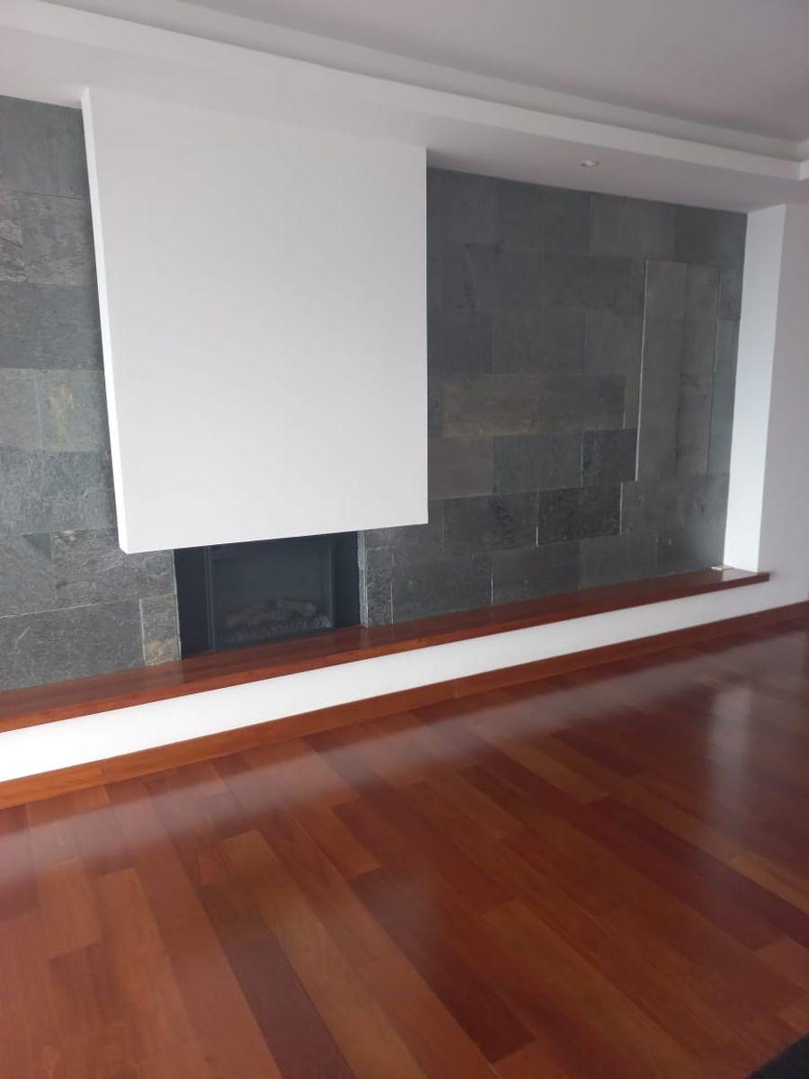 Elegancia y Vista Privilegiada: Espectacular Departamento en La González Suárez — imagen 4