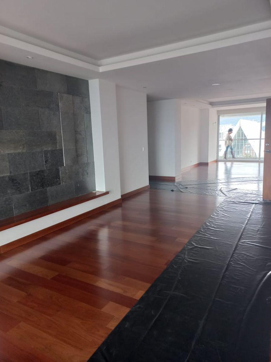 Elegancia y Vista Privilegiada: Espectacular Departamento en La González Suárez — imagen 3