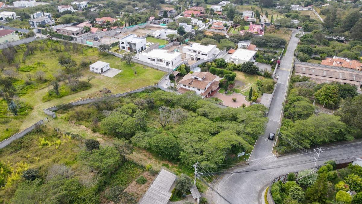 Nayón - Hermoso Terreno Esquinero de 2.533.91 m² — imagen 3