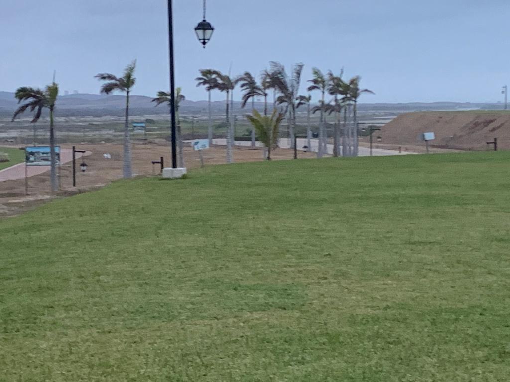 Terreno en Venta Frente a La Laguna Cristalina, Karibao, Km. 7.5 Playas, Guayas — imagen 4