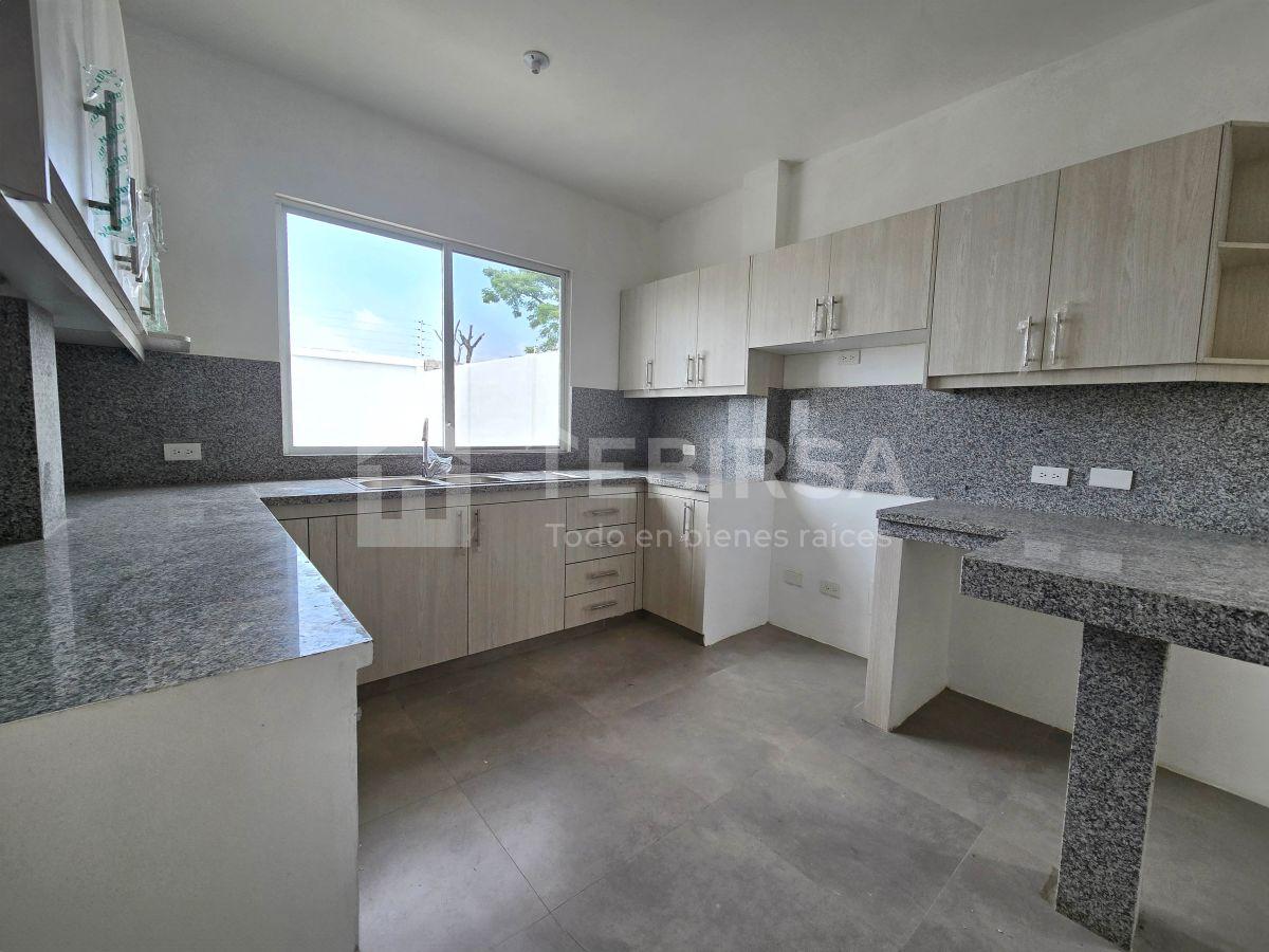 Casa en Venta por Construir, de 4 Dorm. y Amplio Patio - Urb. Porton del Rio, Av Leon Febres Cordero, Guayas — imagen 3