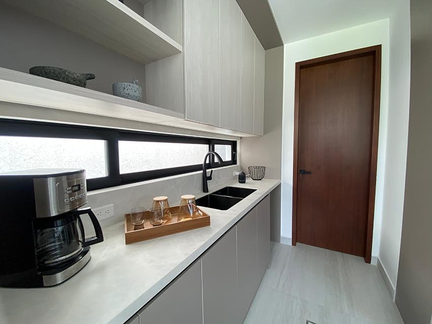 Casa Doble Altura, No Adosada, Acabados de Lujo. Piscina, Gym, Zona Pet, Etc. Ruta Viva. Provincia de Pichincha — imagen 4
