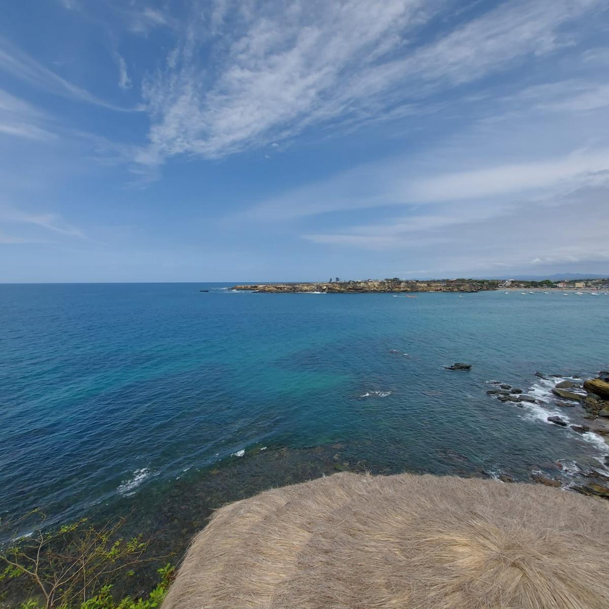 Linda Casa en Cumbres de Ayangue con Espectacular Vista Al Mar — imagen 5