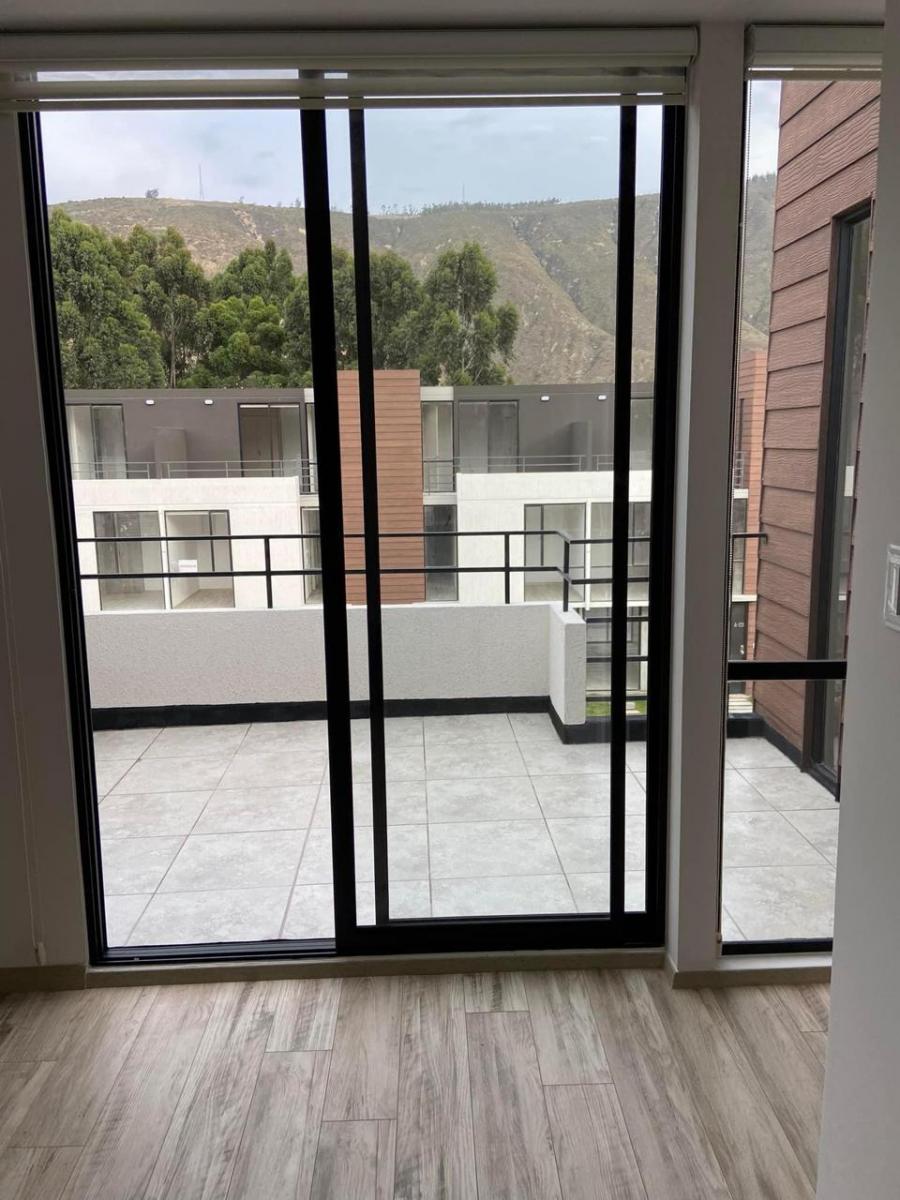 En Venta Casa Nueva 3 Habitaciones en Conjunto Privado con Piscina en Pomasqui — imagen 4