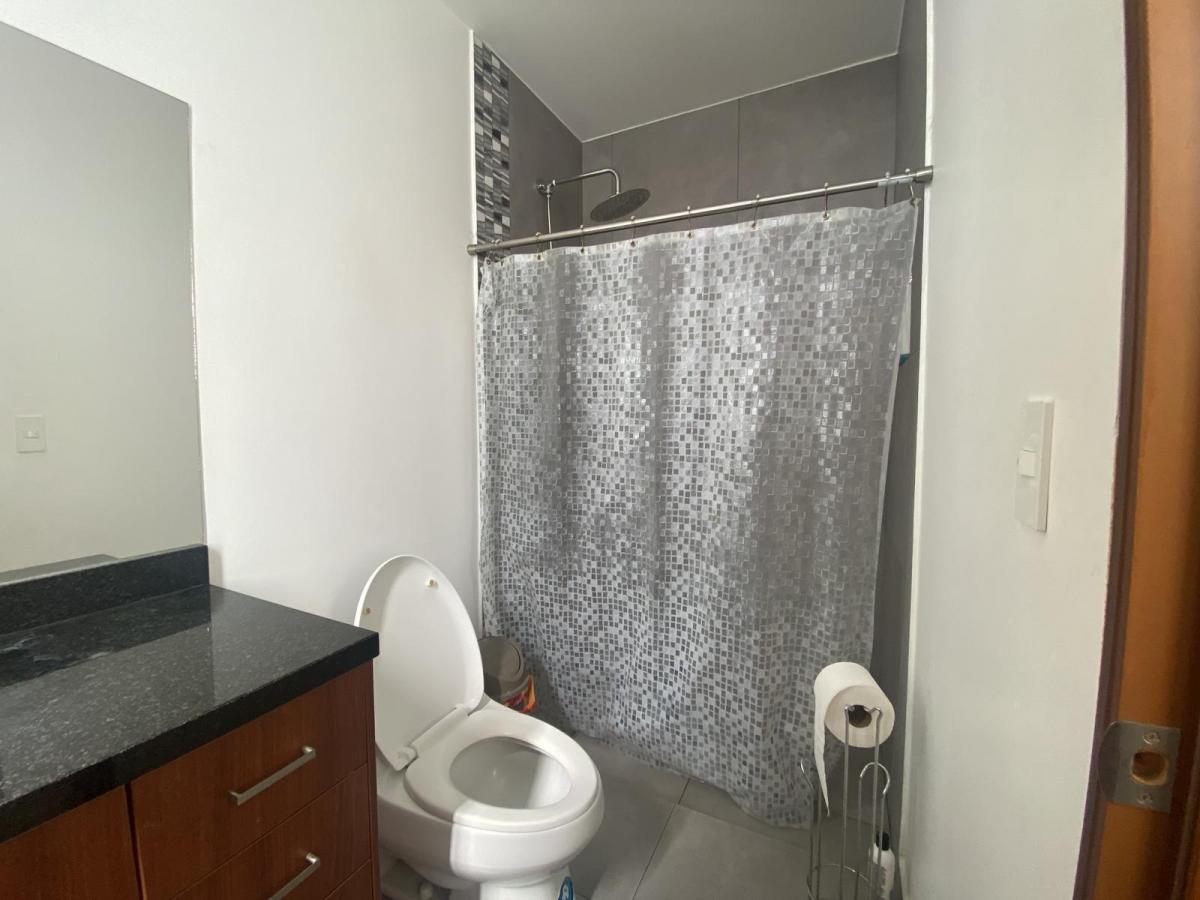 Casa de Venta Ubicada Dentro de La Urbanización La Primavera. Independiente, Sin Adosar — imagen 3
