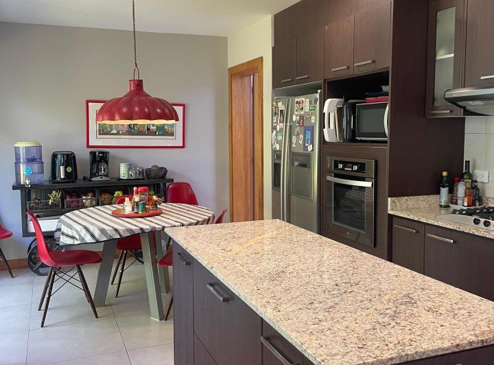 Vendo Linda Casa con Jardines Terraza - Sector Santa Lucia Alta — imagen 3
