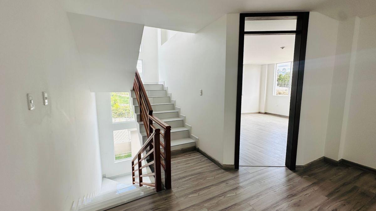 Vendo Casa Urbanizacion Ejercito Nacional — imagen 4