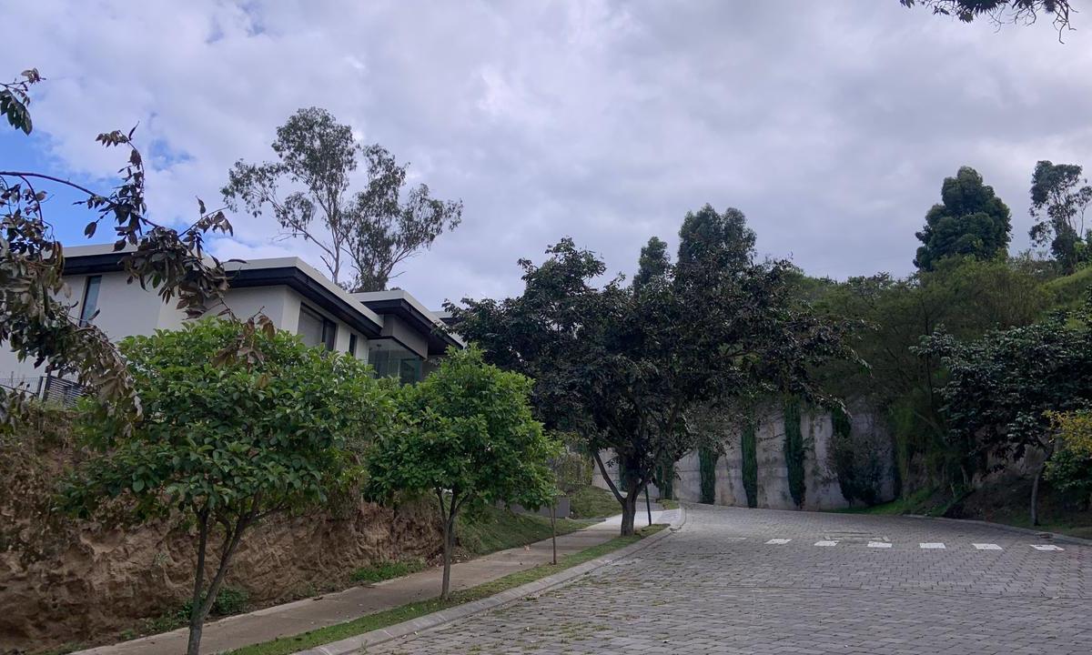 Venta de Terrenos Dentro de Urb Privada, Cumbayá Calle Los Conquistadores. $170 m² — imagen 3