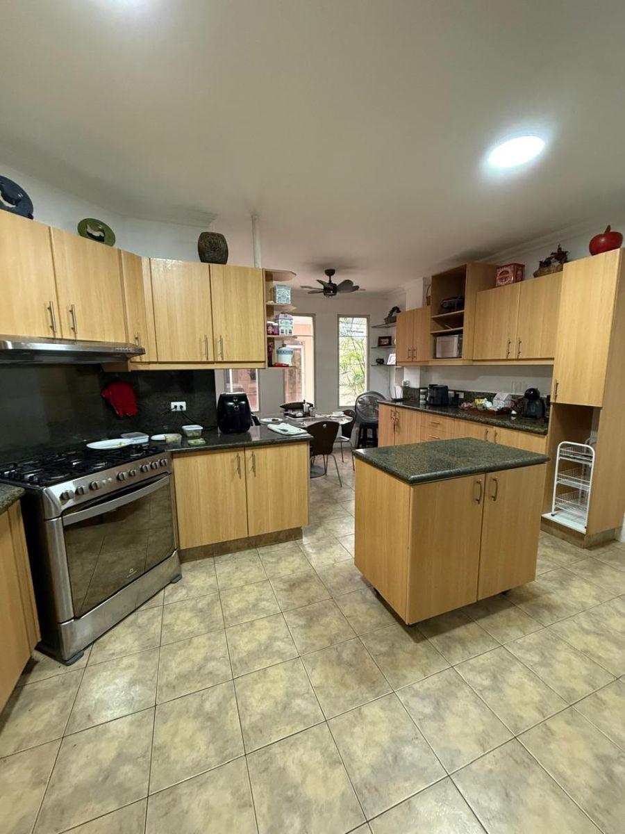 Samborondon Km 4 Amplia Casa en Venta, Guayas — imagen 5