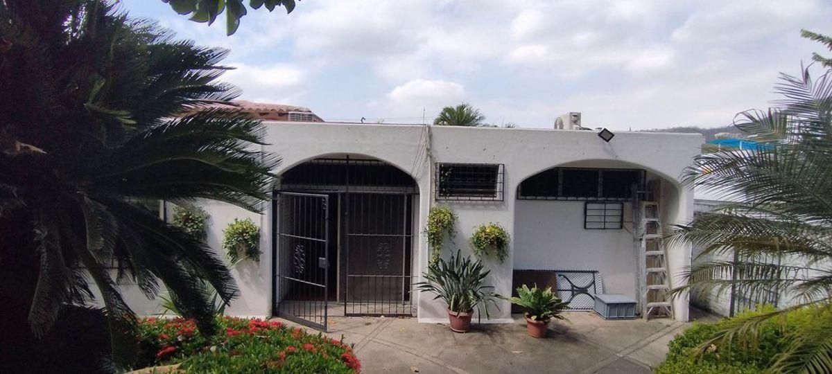 Venta de Casa en Los Ceibos en Calle Primera A. Blum, Guayas — imagen 4
