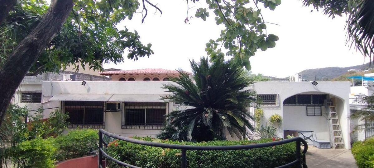 Venta de Casa en Los Ceibos en Calle Primera A. Blum, Guayas — imagen 3