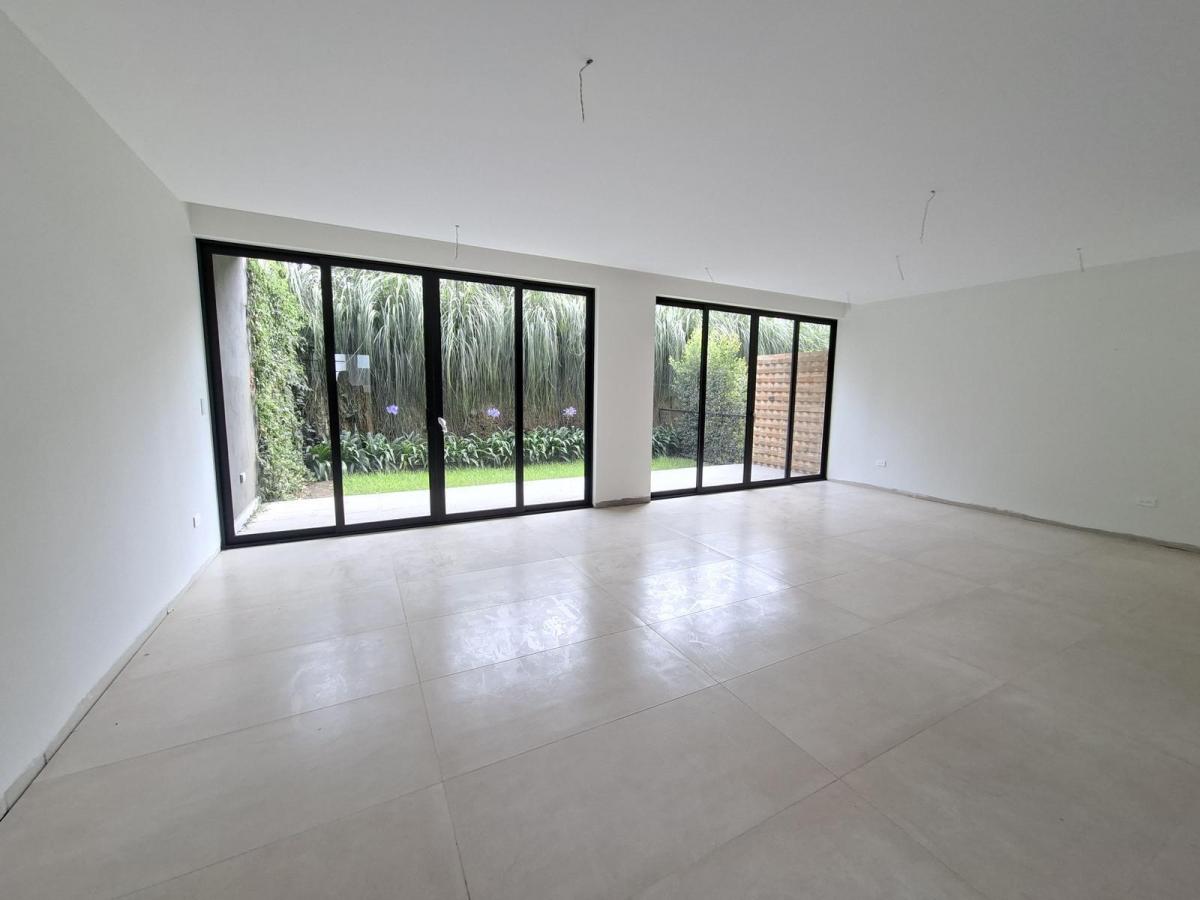 A Estrenar Vendo Moderna Casa en Urbanización Cerrada — imagen 3