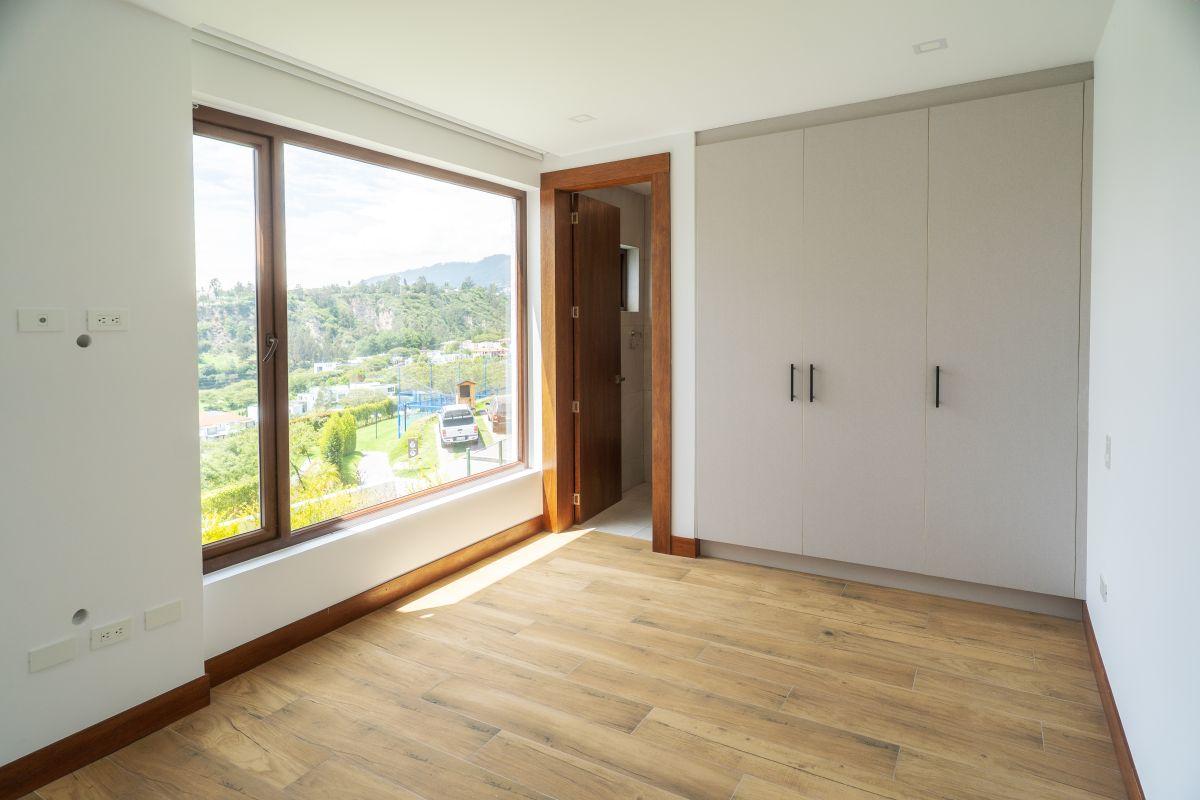 Casa con 5 Habitaciones en Venta en Cumbayá, 588 m² — imagen 4