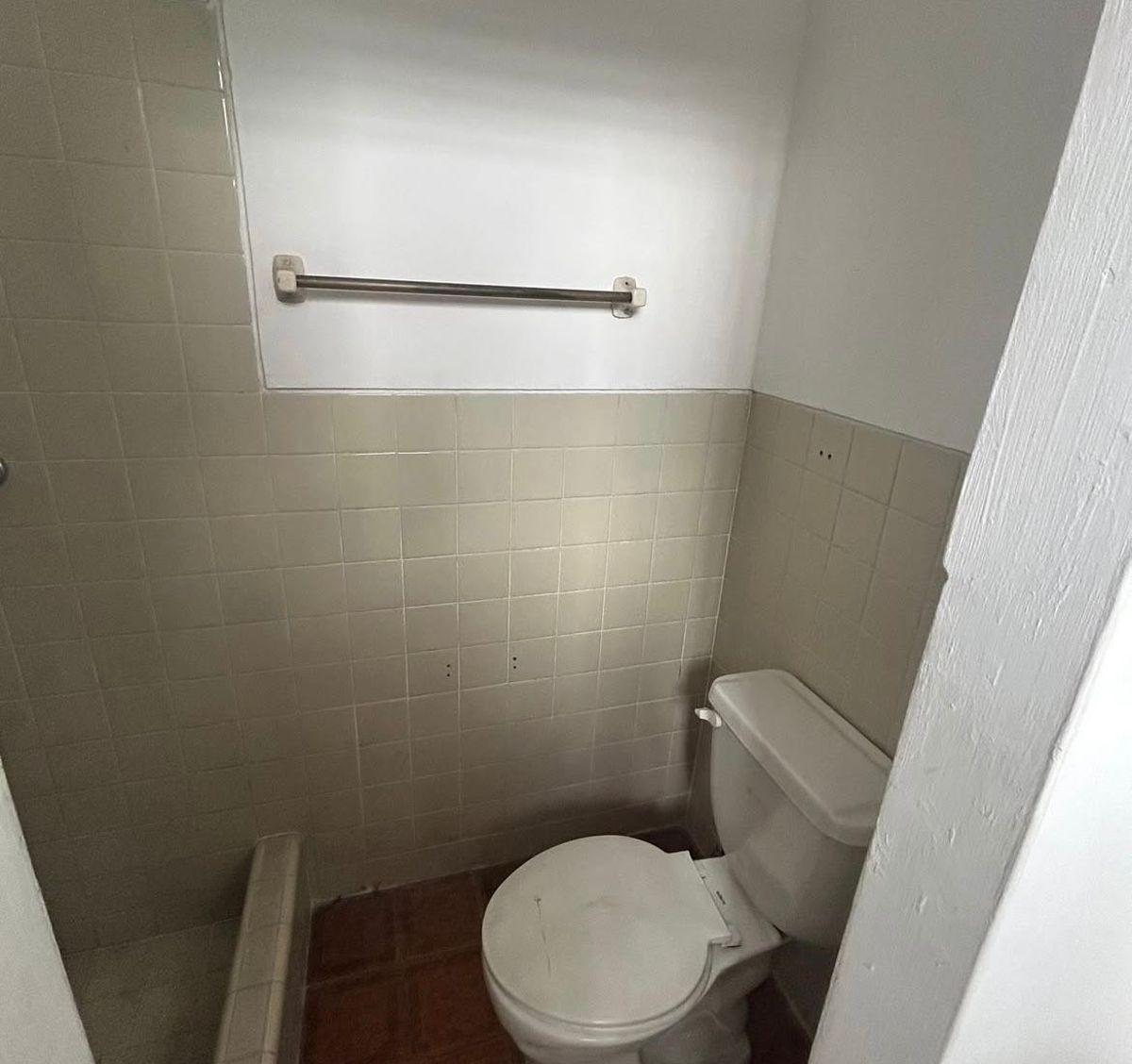 Casa Rentera Dos Departamentos Independientes con Losa Para 3er Piso Alborada 6ta Etapa Acepta Biess, Guayas — imagen 3