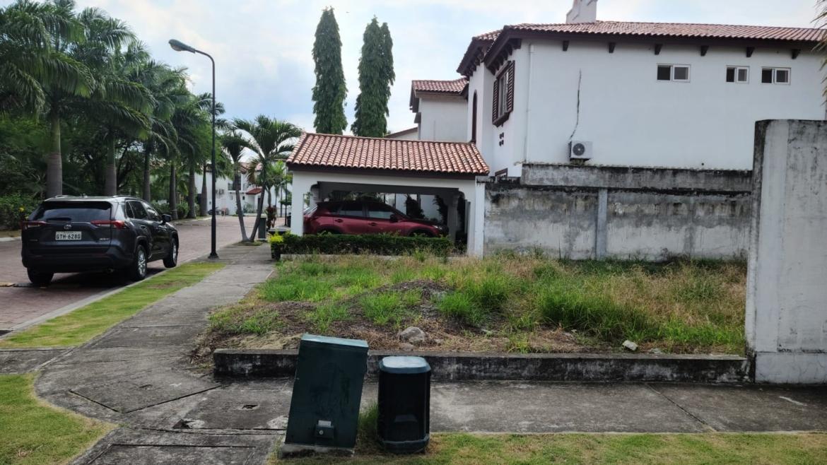 Terreno Esquinero en Venta en Urb. Pedralbes, Vía a La Costa, Guayas — imagen 5