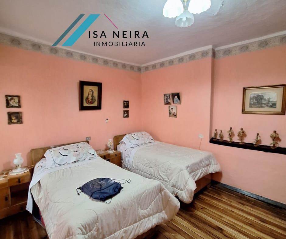 Casa en La Juan Jaramillo y Hermano Miguel, Azuay — imagen 3