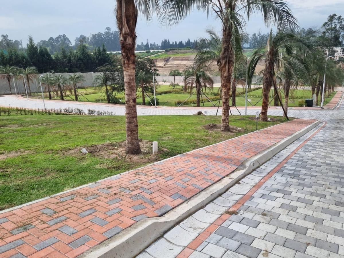 Terrenos en Puembo Cerca de Colegios Dentro de Urbanizacion — imagen 5