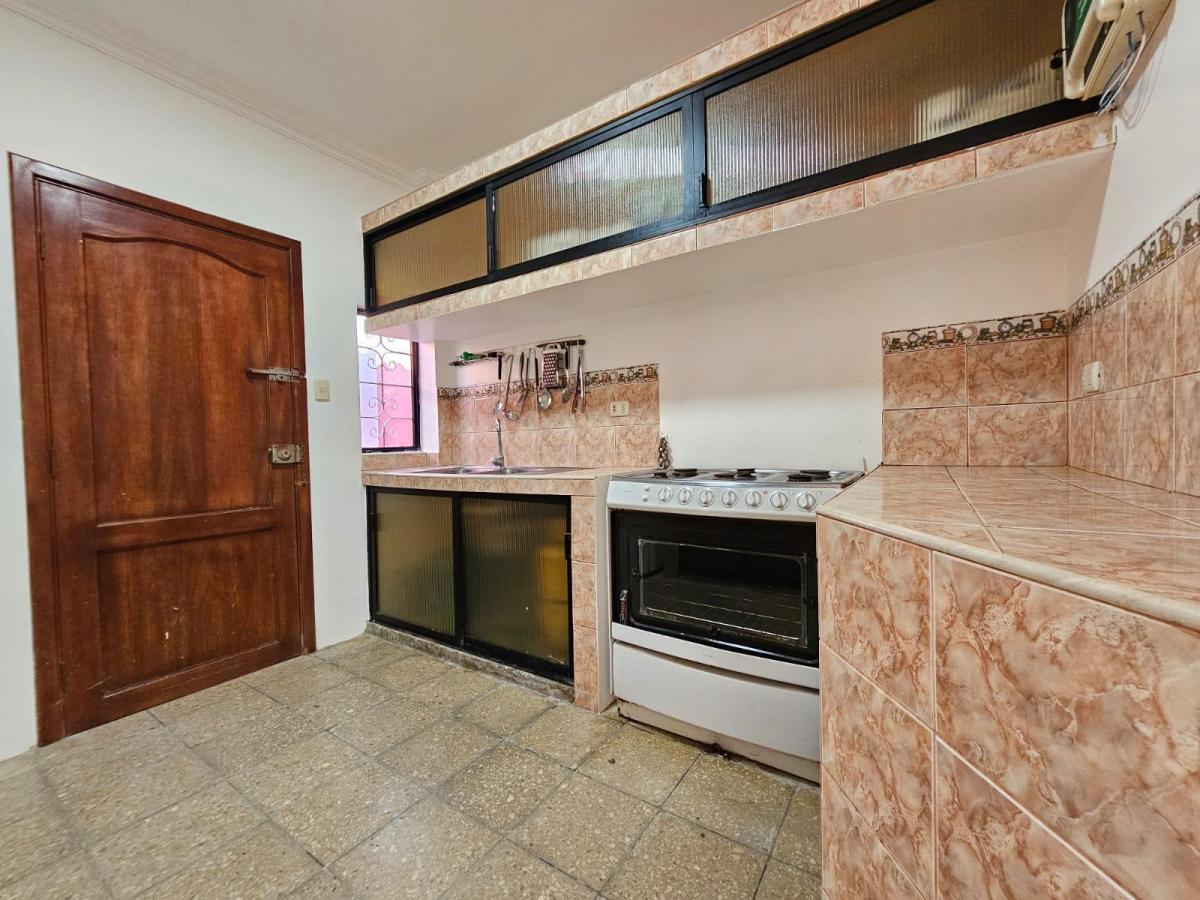 Vendo Espectacular Casa Muy Amplia con Suites y Piscina en Puerta del Sol 1 — imagen 5