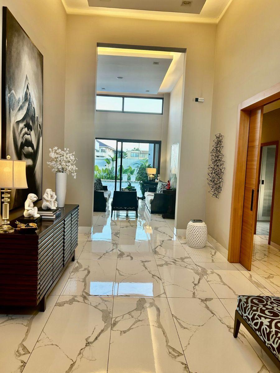 Vendo Moderna Casa en Samborondon, Isla Mocoli, 1 Planta, Piscina, Guayas — imagen 4