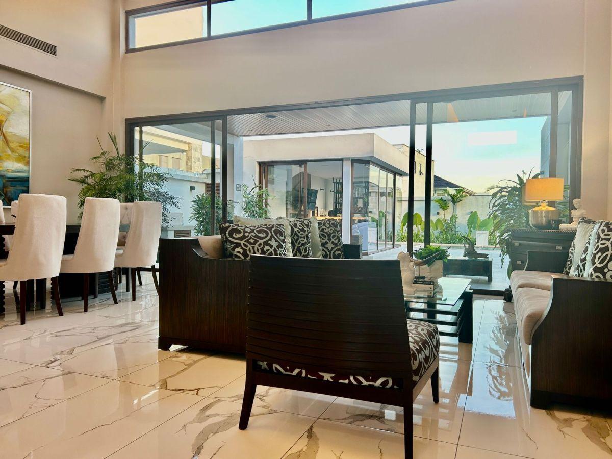 Vendo Moderna Casa en Samborondon, Isla Mocoli, 1 Planta, Piscina, Guayas — imagen 3