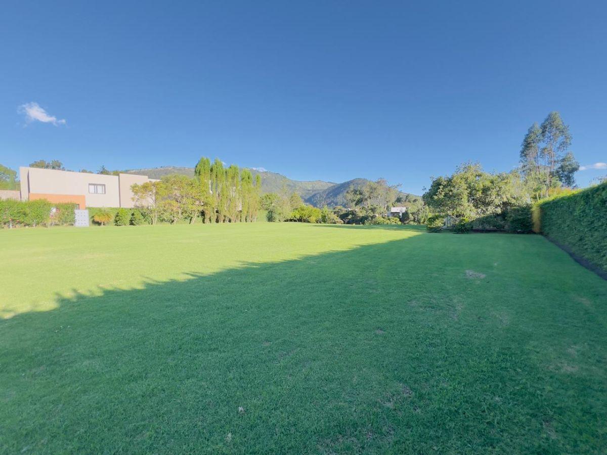 Vendo Hermoso Terreno con Tres Casas Habitables, Lideal Para Proyecto Sector Lomas de Cumbaya! — imagen 4