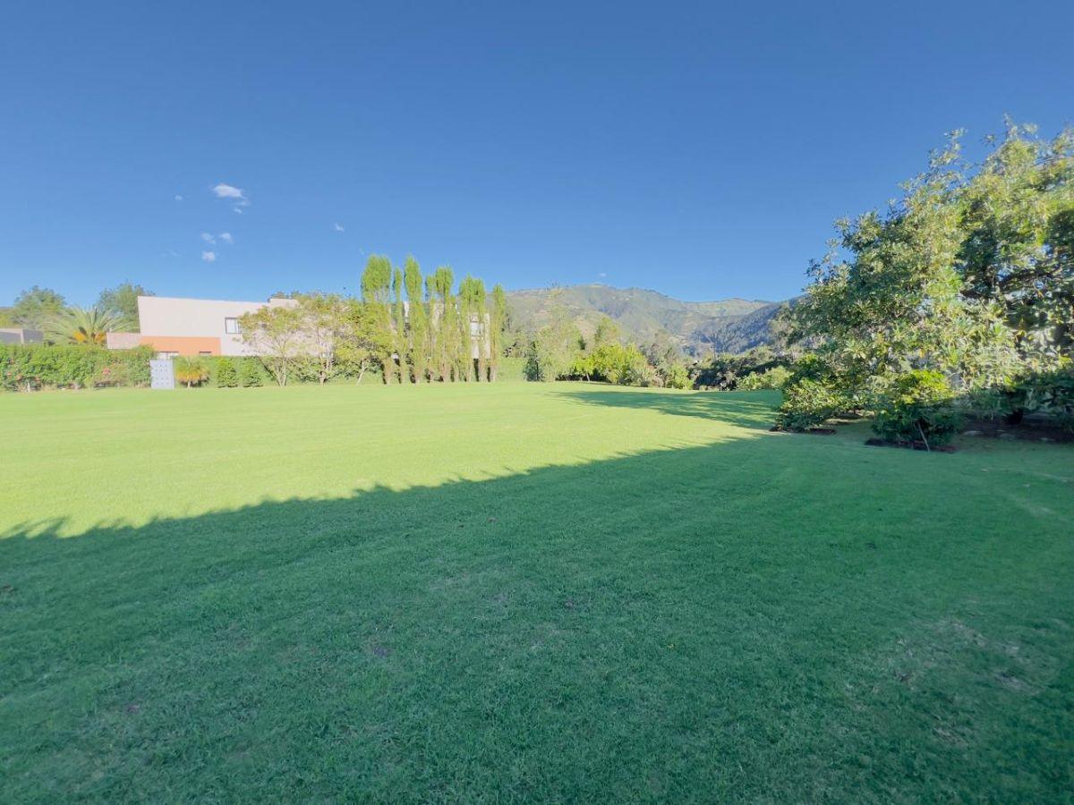 Vendo Hermoso Terreno con Tres Casas Habitables, Lideal Para Proyecto Sector Lomas de Cumbaya! — imagen 3