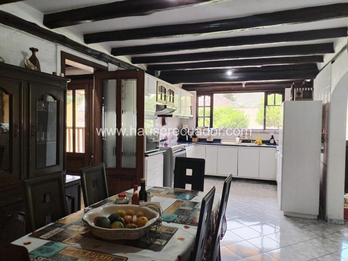 Amplia Casa en Urbanización Privada | Jardín, Bbq y Seguridad 24/7 — imagen 3