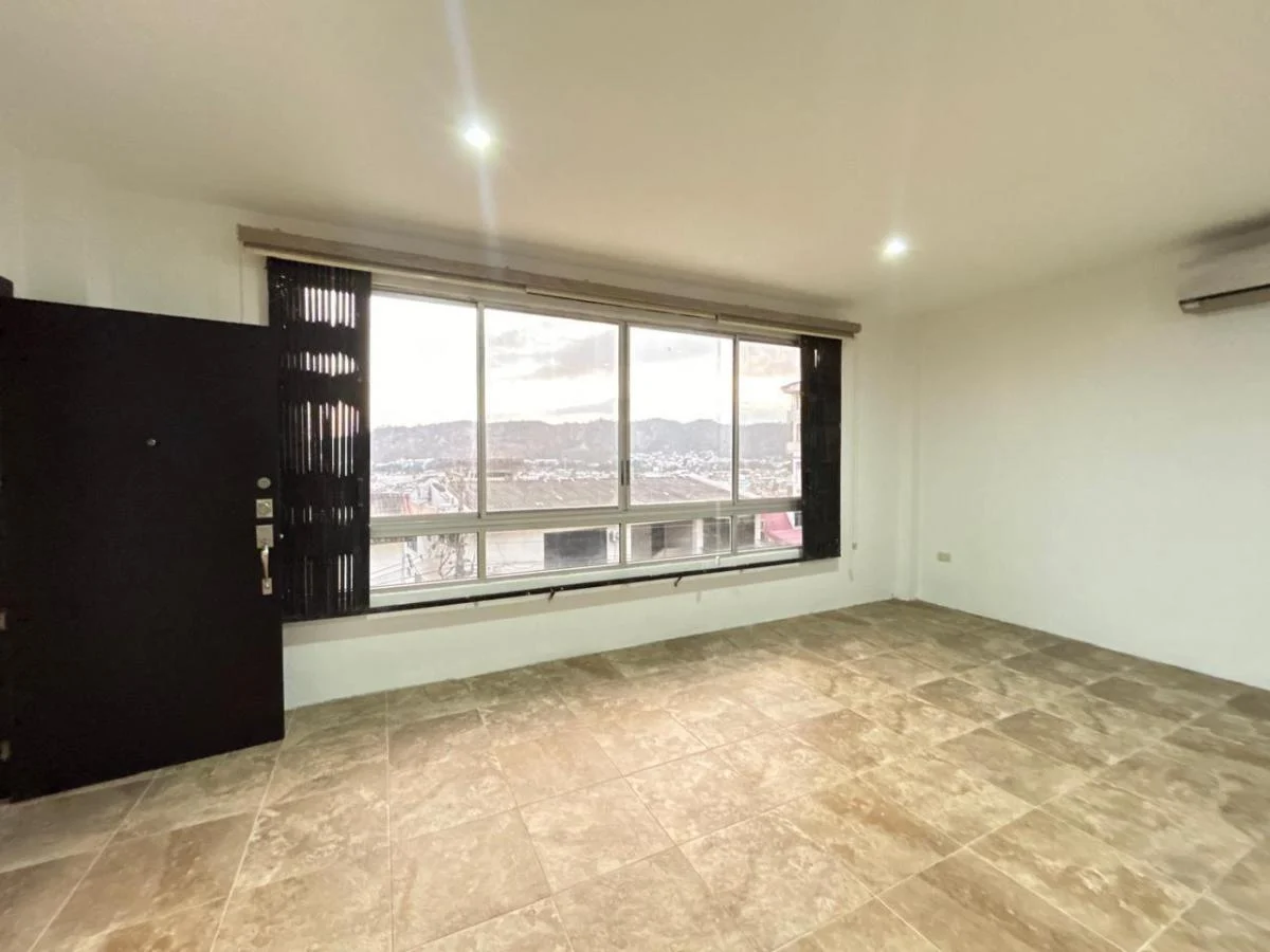 Se Vende Departamento en Las Lomas de Urdesa Hermosa Vista a La Ciudad, Guayas — imagen 4