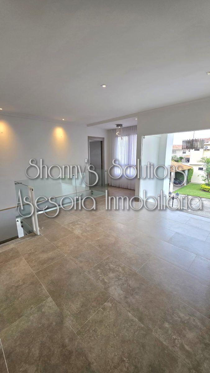 Samborondon Km 10. - Venta Casa con 4 Hab, Piscina, Patio, Balcones y Garajes, Guayas — imagen 5