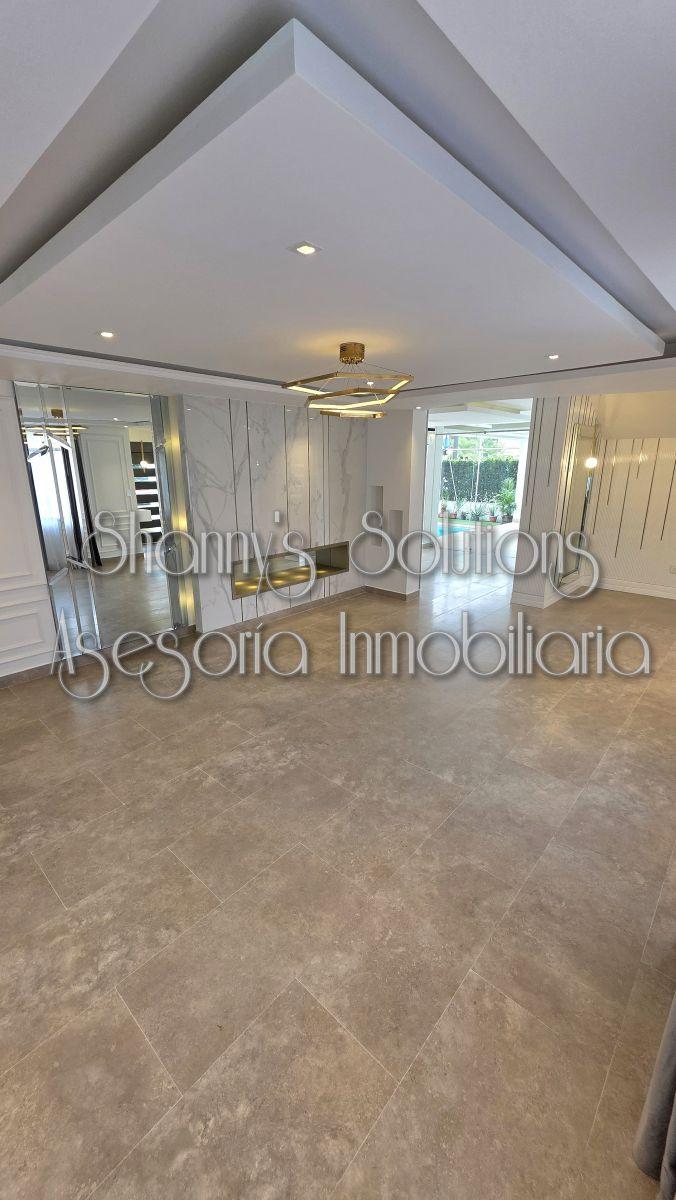 Samborondon Km 10. - Venta Casa con 4 Hab, Piscina, Patio, Balcones y Garajes, Guayas — imagen 4