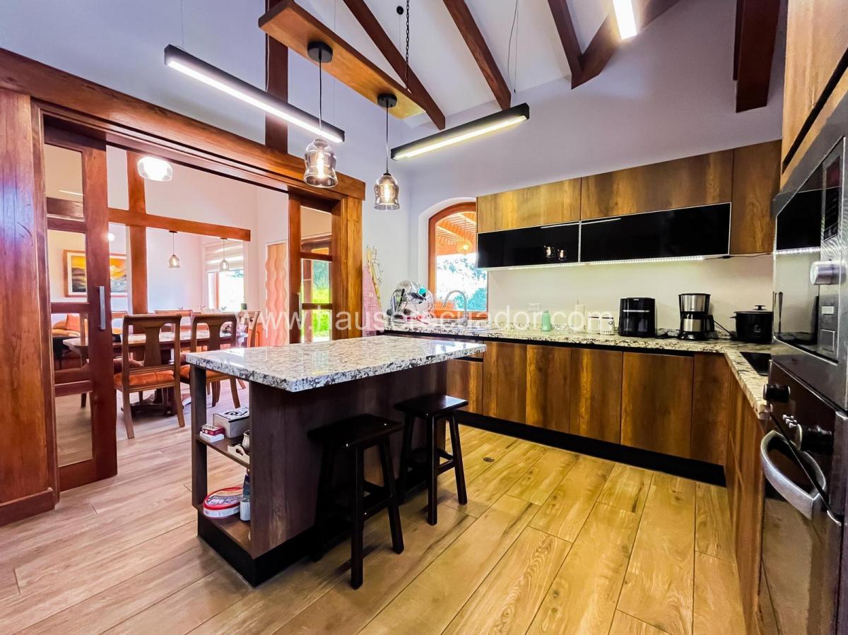 Oportunidad Única Casa de Una Planta con Amplios Patios, Estudio y Seguridad en Urbanización Privada — imagen 3