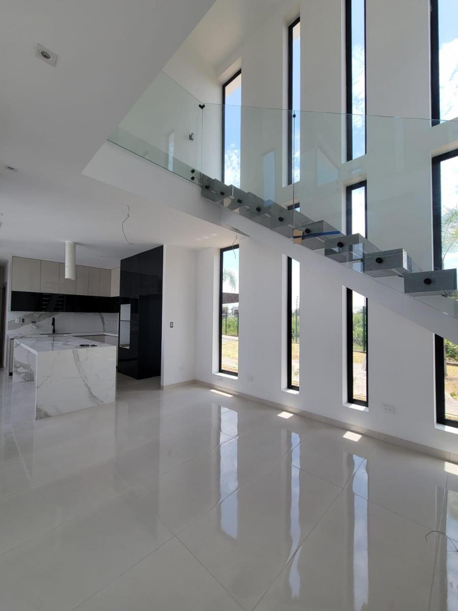 En Venta Lujosa y Moderna Casa de Estreno en Isla Celeste Babor, Samborondon, Guayas — imagen 5