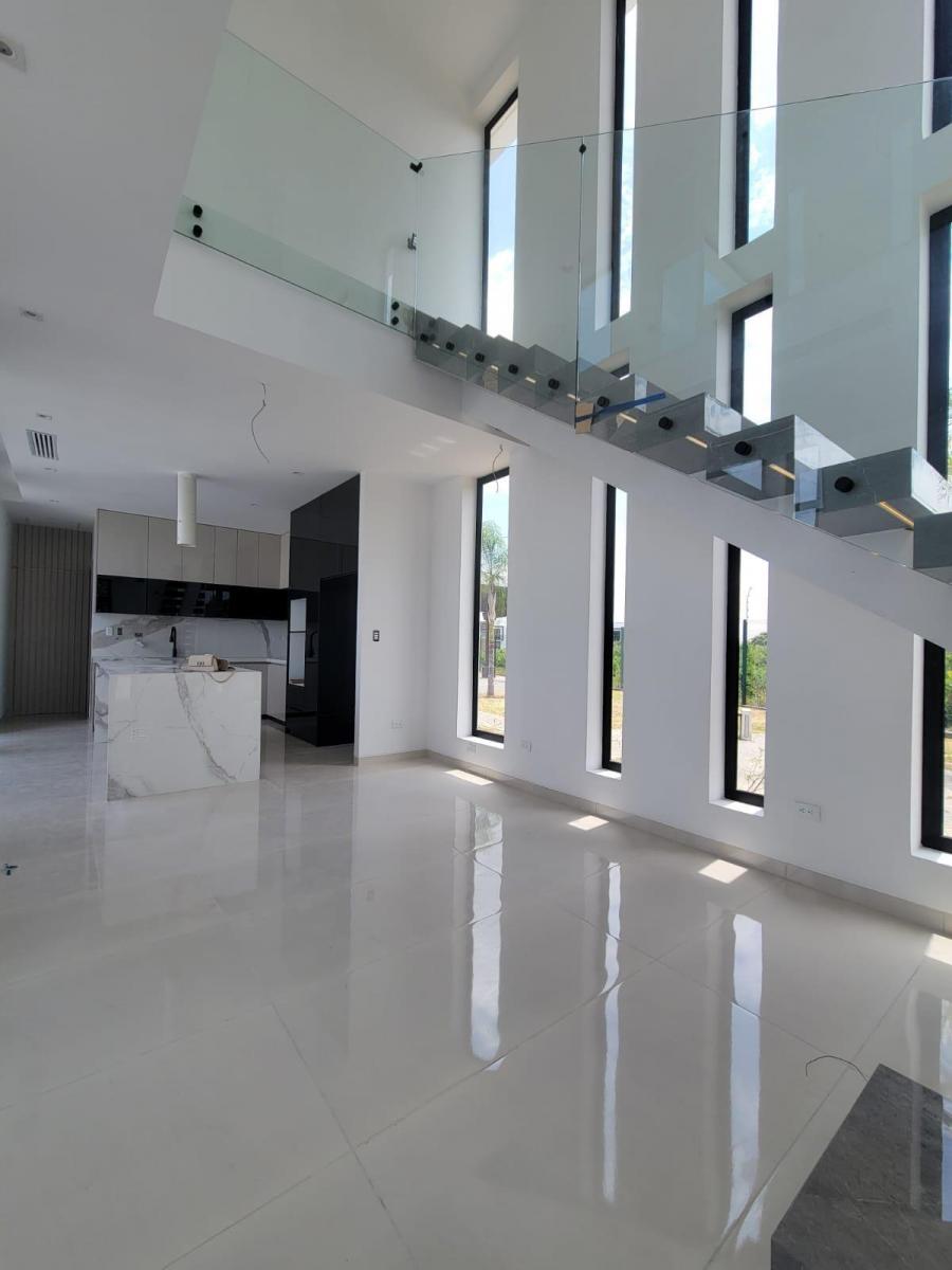 En Venta Lujosa y Moderna Casa de Estreno en Isla Celeste Babor, Samborondon, Guayas — imagen 4
