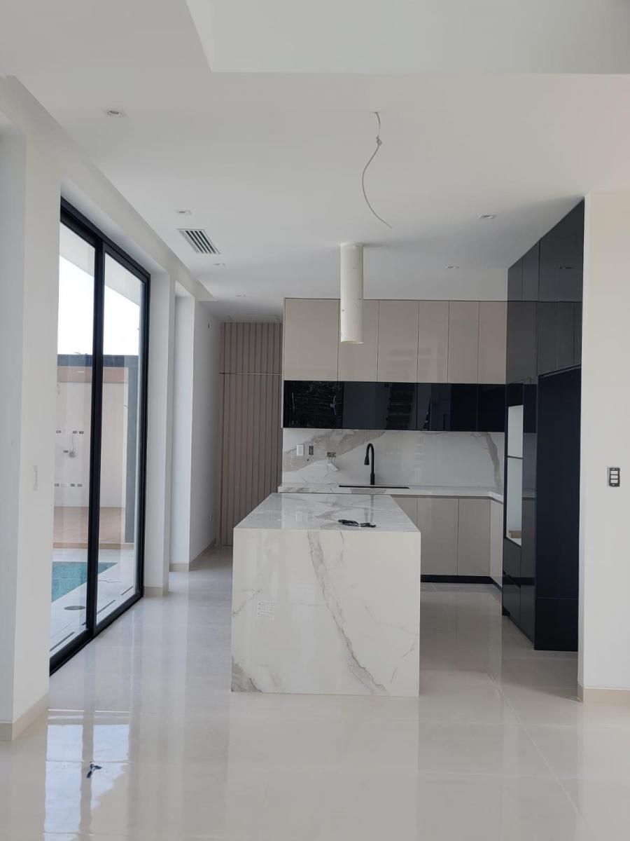 En Venta Lujosa y Moderna Casa de Estreno en Isla Celeste Babor, Samborondon, Guayas — imagen 3