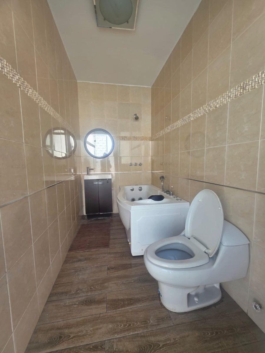Samborondón, Se Vende Hermosa Casa Moderna 4 Dorm. con Piscina Vista a La Laguna, Guayas — imagen 3