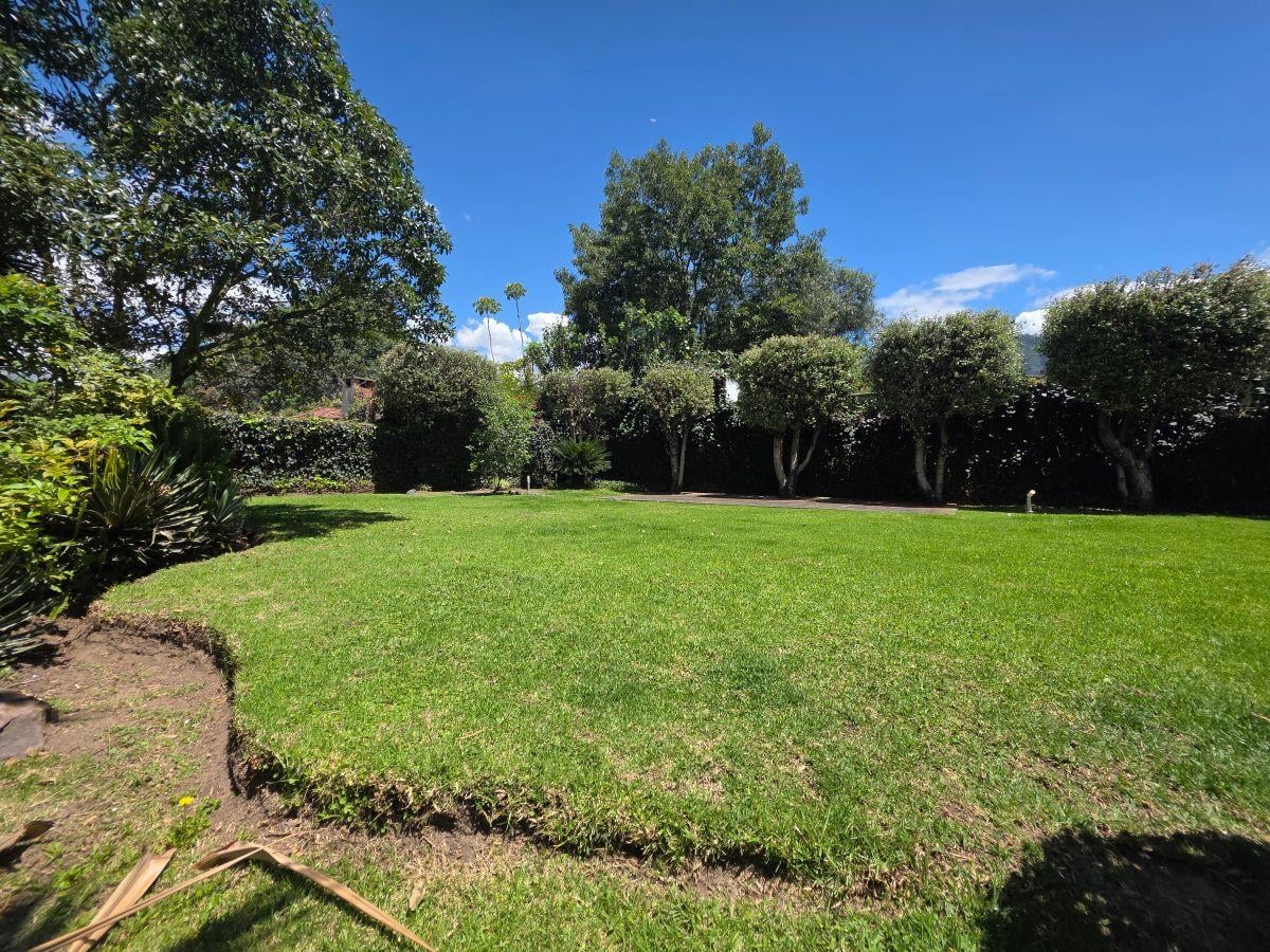 Linda Casa de Venta Una Planta con Niveles en Cumbaya — imagen 5
