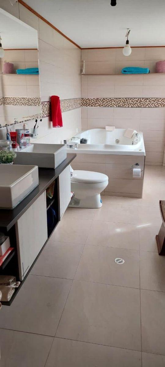 Casa Independiente con 4 Habitaciones en Venta en Puembo, 2509 m² Terreno — imagen 5