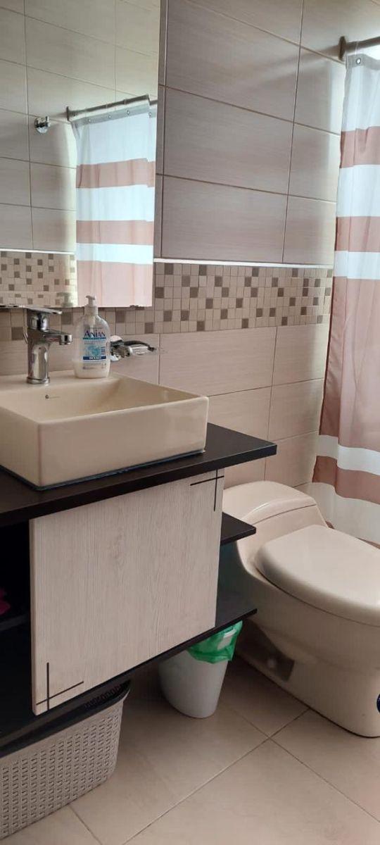 Casa Independiente con 4 Habitaciones en Venta en Puembo, 2509 m² Terreno — imagen 4