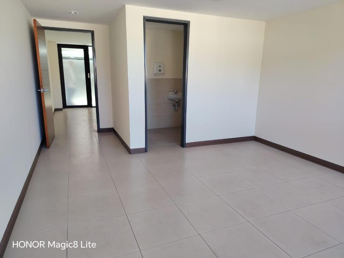 | Vendo Consultorio 43 m² | Hospital de Los Valles | — imagen 4