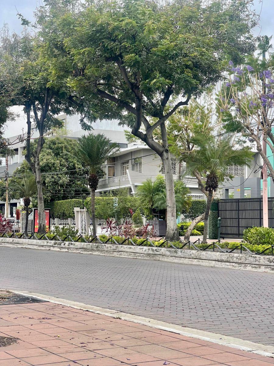 6133. Urdesa Central - Alquilo Casa Comercial, Frente Al Supermaxi 1000 m², $5000, Guayas — imagen 5