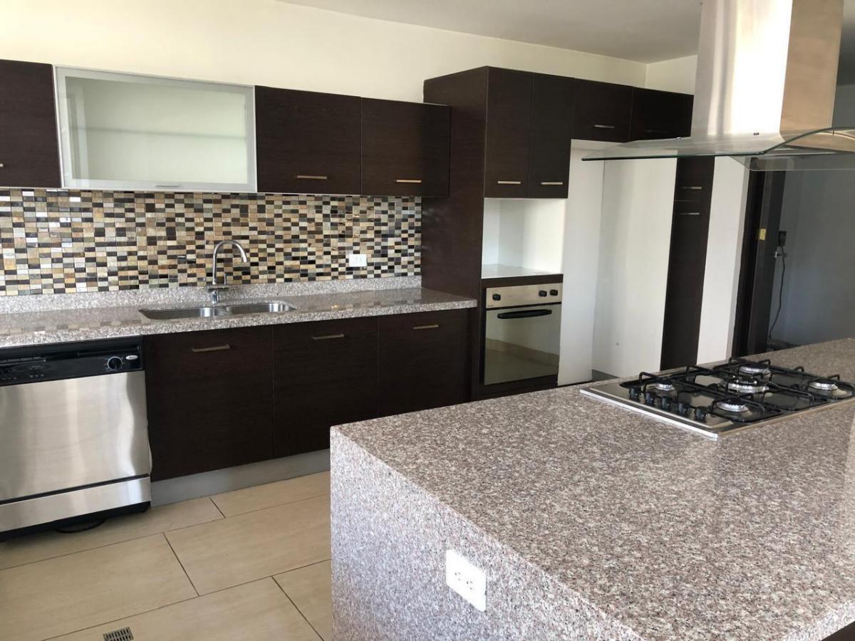 Vendo Departamento Moderno R en Cumbayá — imagen 9