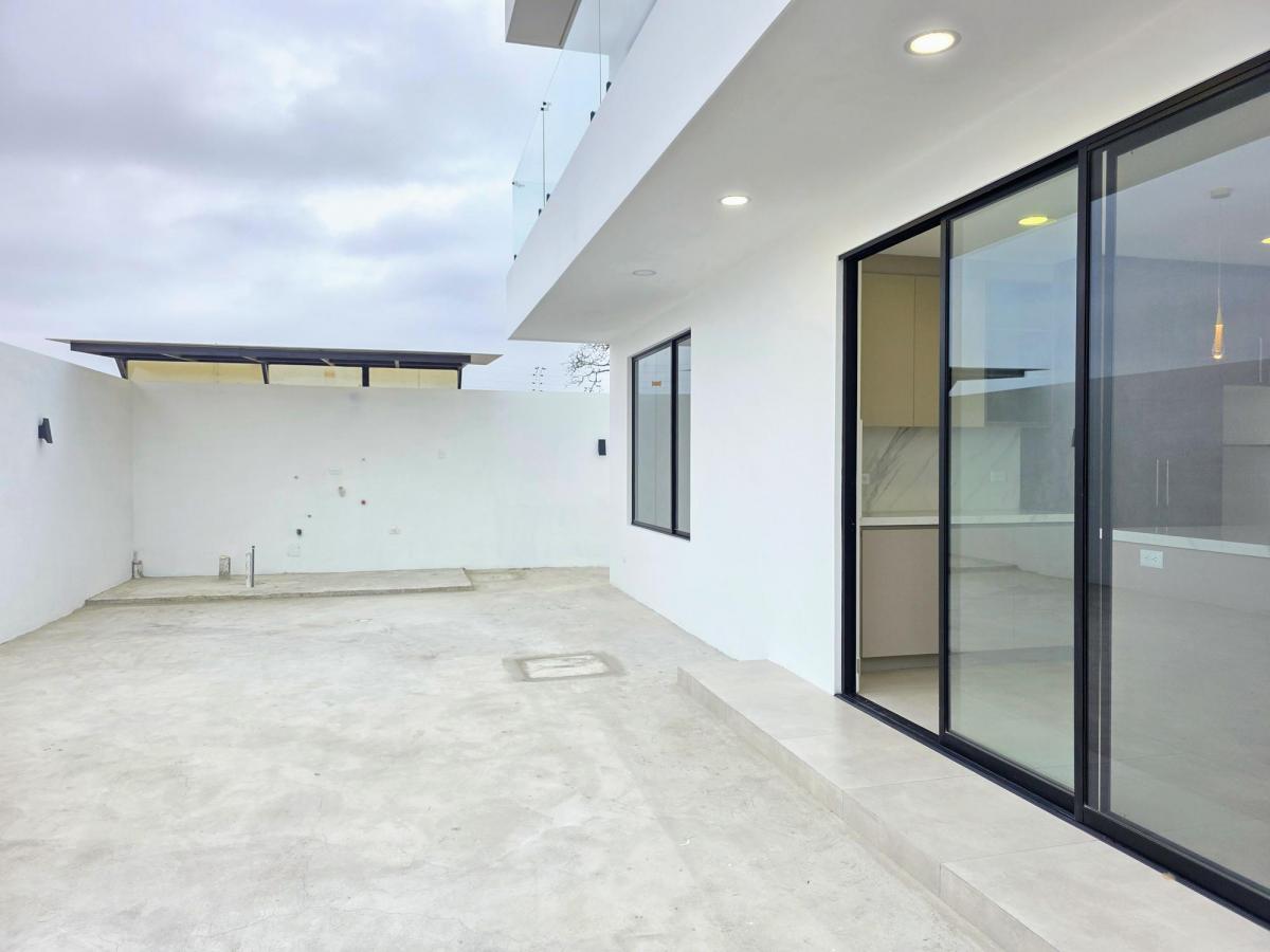 Vendo Casa, Urbanización Costa Sur de Manta, 4 Dorm. + Balcones, Manabí — imagen 3