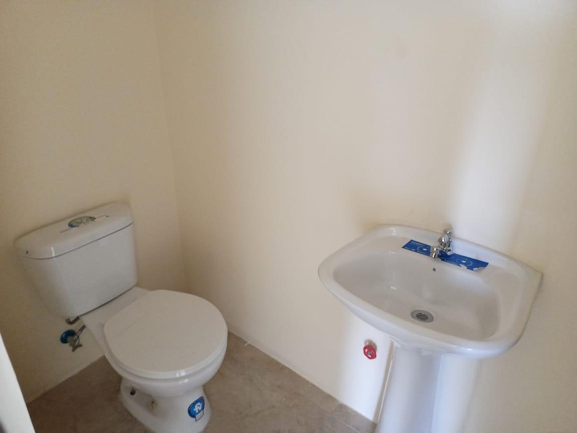 Casa Esquinera de Venta en La Urbanización Gran Vittoria, por Estrenar. Guayas — imagen 4