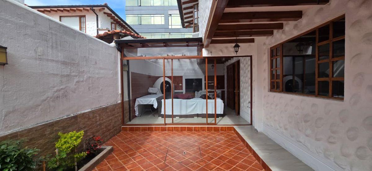 Casa de Venta en Tumbaco Calle El Sauce en con Junto Privado, Junto Al Ventura Mall — imagen 4