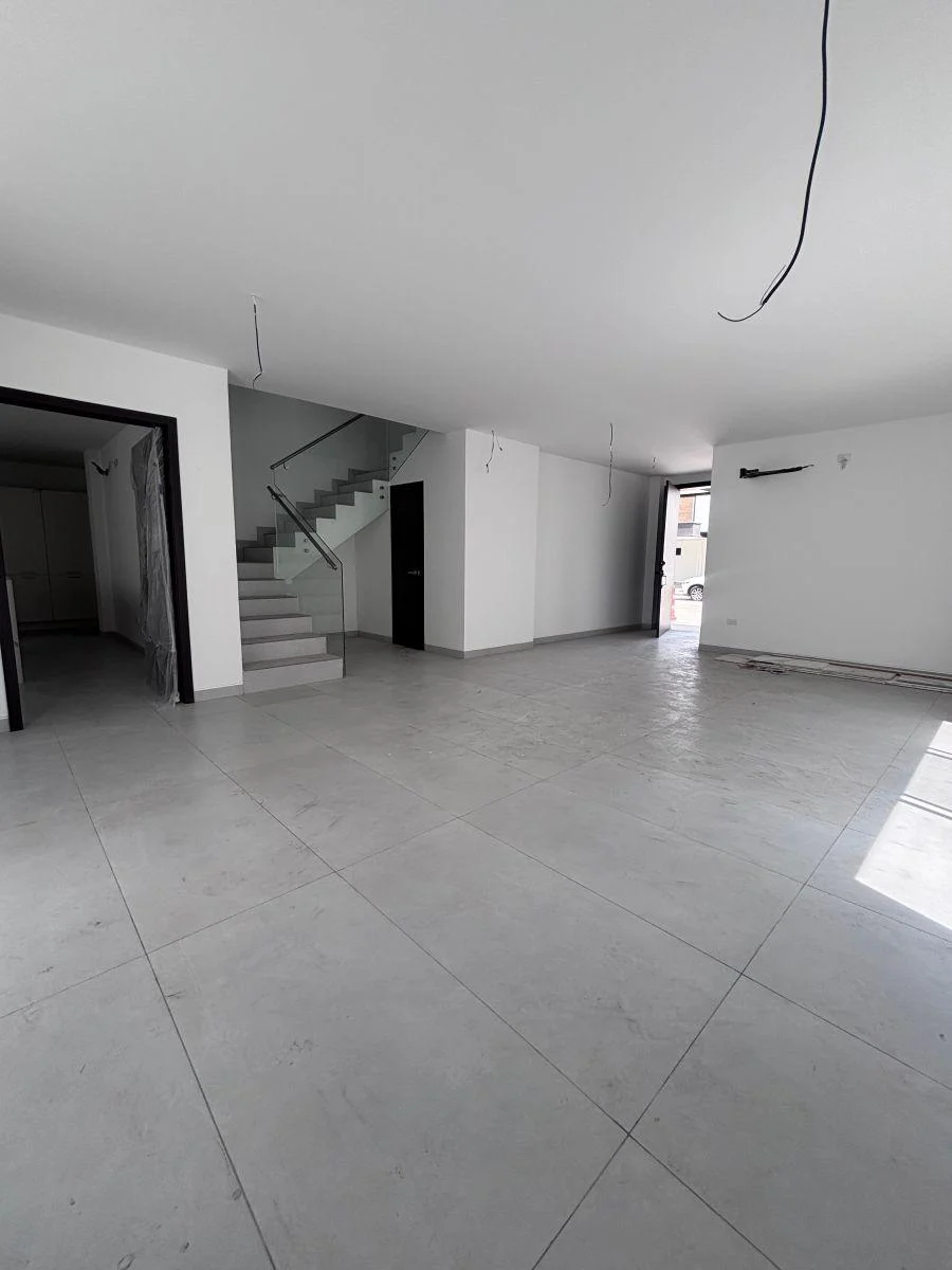 De Estreno en Venta - Casa en Los Primeros Km de Samborondón, Guayas — imagen 3