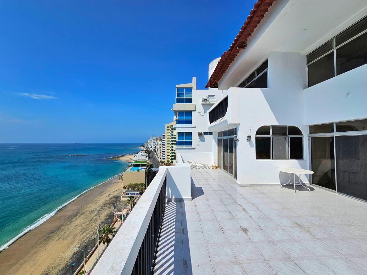 Vendo de Oportunidad Hermoso Penthouse de 2 Pisos en El Malecon de Salinas — imagen 3